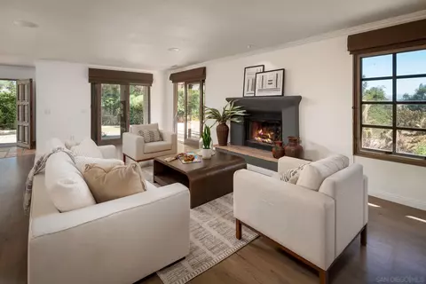 1243 Crest Dr, Encinitas, CA 92024 photo 3