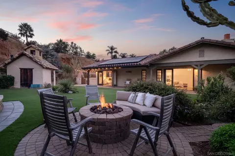 1243 Crest Dr, Encinitas, CA 92024 photo 2