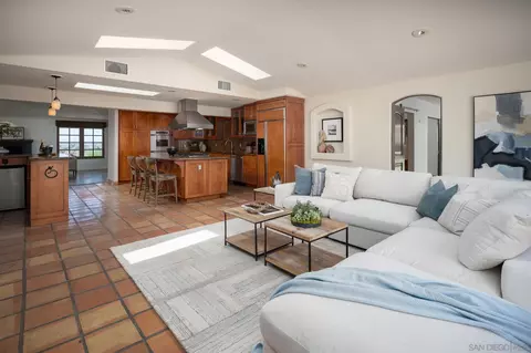 1243 Crest Dr, Encinitas, CA 92024 photo 9