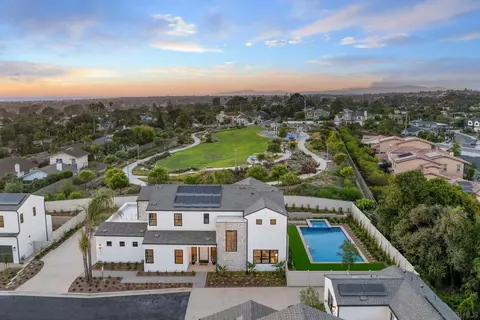 2916 Highland Dr, Carlsbad, CA 92008