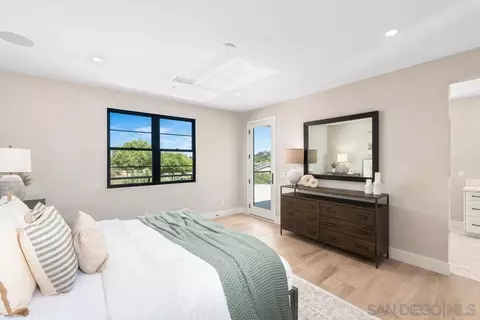 Bedroom - 2916 Highland Dr, Carlsbad, CA 92008 photo 2 of 4