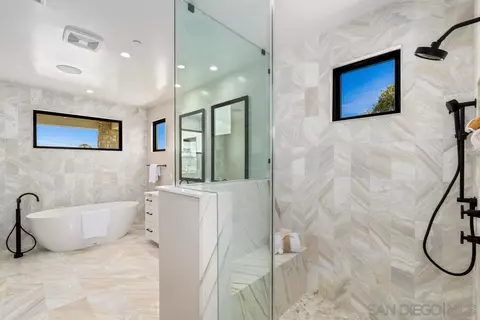 Bath - 2916 Highland Dr, Carlsbad, CA 92008 photo 3 of 3