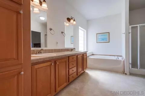 Bath - 17834 Highway 67, Ramona, CA 92065 photo 2 of 7