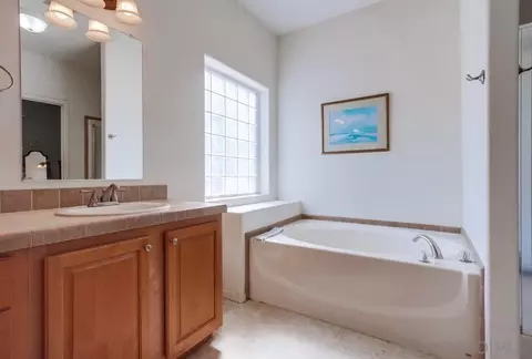 Bath - 17834 Highway 67, Ramona, CA 92065 photo 3 of 7