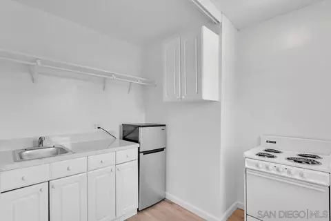 Kitchen - 7901 Hillside Dr, La Mesa, CA 91942 photo 6 of 7
