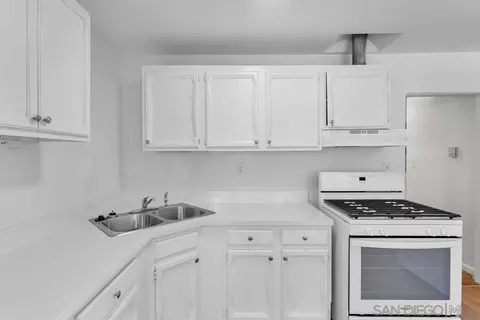 Kitchen - 7901 Hillside Dr, La Mesa, CA 91942 photo 4 of 7