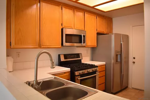 Kitchen - 29477 Cara Way, Temecula, CA 92591 photo 1 of 2