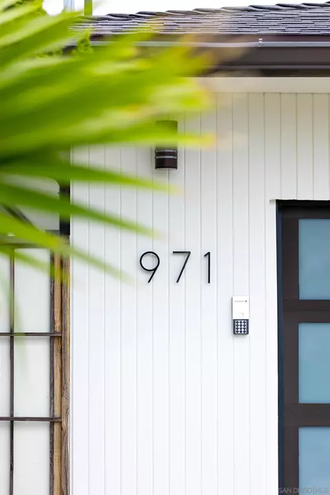 Exterior - 971 Skylark Dr, La Jolla, CA 92037 photo 8 of 10