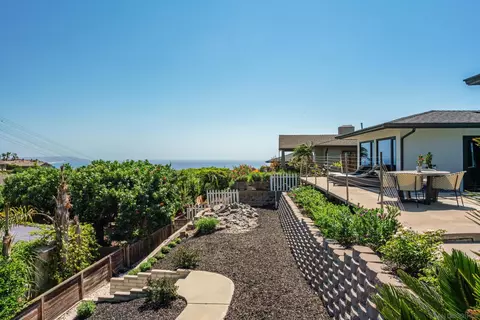 Exterior - 971 Skylark Dr, La Jolla, CA 92037 photo 4 of 10