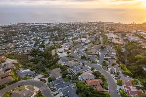 View/Area - 971 Skylark Dr, La Jolla, CA 92037 photo 4 of 5