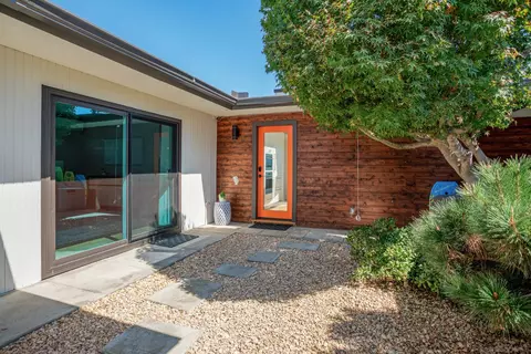 Exterior - 971 Skylark Dr, La Jolla, CA 92037 photo 1 of 10