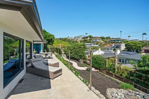 Exterior - 971 Skylark Dr, La Jolla, CA 92037 photo 6 of 10