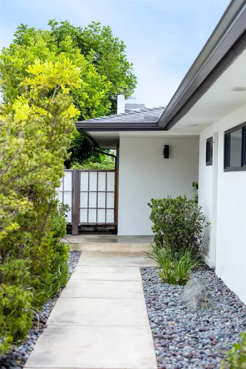 Exterior - 971 Skylark Dr, La Jolla, CA 92037 photo 2 of 10