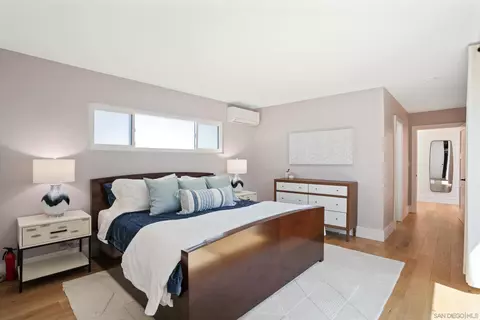 Bedroom - 971 Skylark Dr, La Jolla, CA 92037 photo 2 of 5