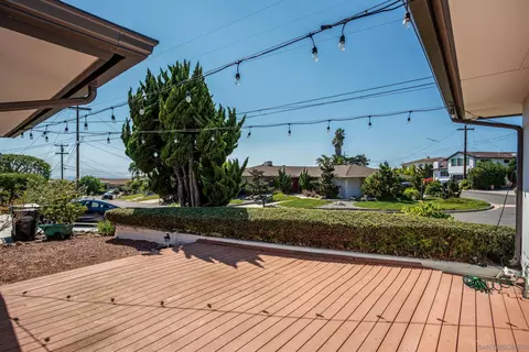 Exterior - 971 Skylark Dr, La Jolla, CA 92037 photo 7 of 10
