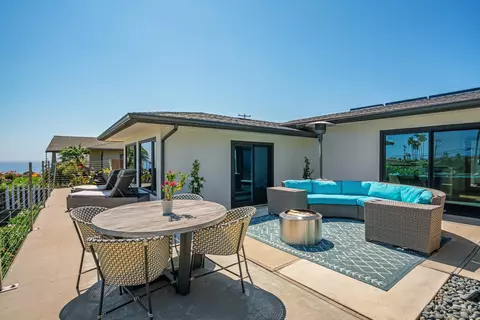 Exterior - 971 Skylark Dr, La Jolla, CA 92037 photo 3 of 10
