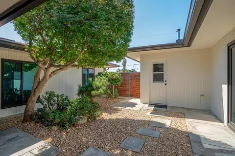 Exterior - 971 Skylark Dr, La Jolla, CA 92037 photo 5 of 10