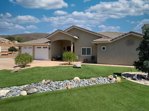 Exterior - 3083 Sebastian Dr, Alpine, CA 91901 photo 2 of 27