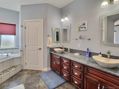 Bath - 3083 Sebastian Dr, Alpine, CA 91901 photo 2 of 5