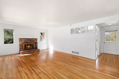 Living - 10083 Norte Mesa Dr, Spring Valley, CA 91977 photo 2 of 4