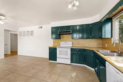 Kitchen - 10083 Norte Mesa Dr, Spring Valley, CA 91977 photo 5 of 5