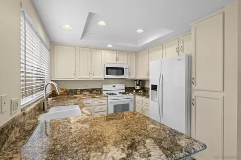 2139 Teal Gln, Escondido, CA 92026 photo 9