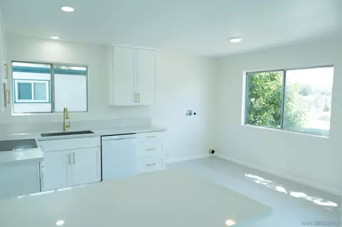 Kitchen - 1811 E Grand Ave #112, Escondido, CA 92027 photo 5 of 6