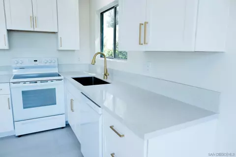 Kitchen - 1811 E Grand Ave #112, Escondido, CA 92027 photo 2 of 6
