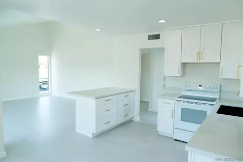 Kitchen - 1811 E Grand Ave #112, Escondido, CA 92027 photo 4 of 6