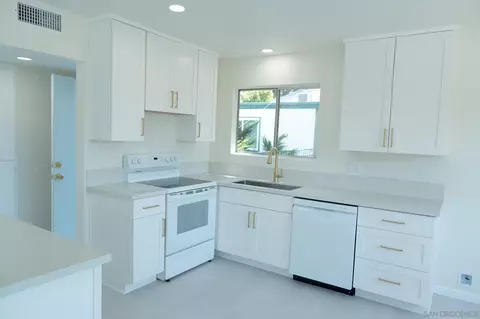 Kitchen - 1811 E Grand Ave #112, Escondido, CA 92027 photo 1 of 6
