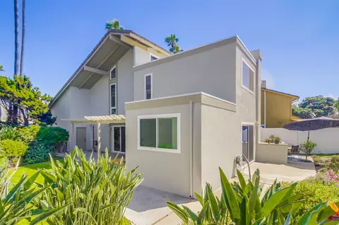 Exterior - 22 Half Moon Bnd, Coronado, CA 92118 photo 5 of 7