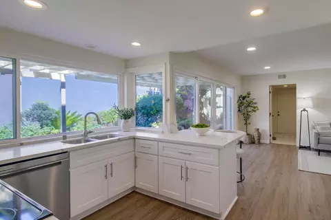 Kitchen - 22 Half Moon Bnd, Coronado, CA 92118 photo 4 of 4