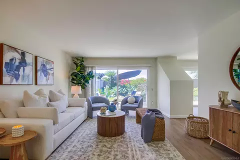 Living - 22 Half Moon Bnd, Coronado, CA 92118 photo 2 of 3