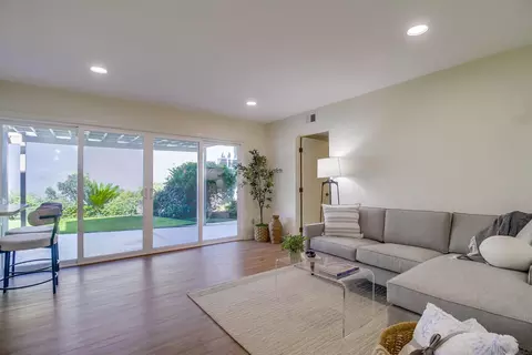 Living - 22 Half Moon Bnd, Coronado, CA 92118 photo 1 of 3