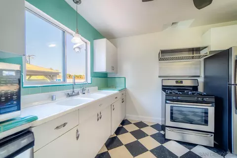 Kitchen - 622 Sunset Dr, Oceanside, CA 92058 photo 2 of 2