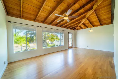 Living - 622 Sunset Dr, Oceanside, CA 92058 photo 3 of 4