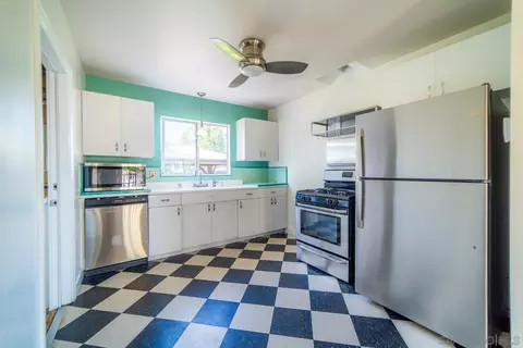 Kitchen - 622 Sunset Dr, Oceanside, CA 92058 photo 1 of 2