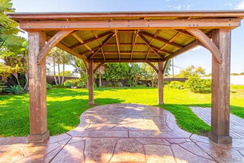 Exterior - 622 Sunset Dr, Oceanside, CA 92058 photo 2 of 7
