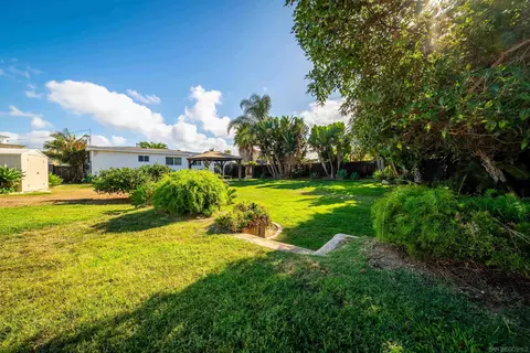 Exterior - 622 Sunset Dr, Oceanside, CA 92058 photo 6 of 7