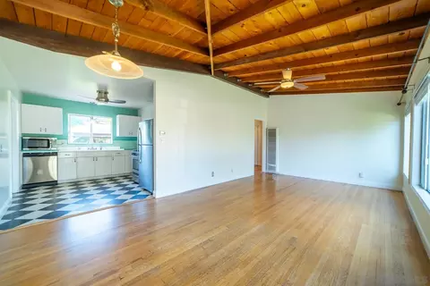 Living - 622 Sunset Dr, Oceanside, CA 92058 photo 2 of 4