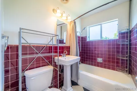 Bath - 622 Sunset Dr, Oceanside, CA 92058 photo 1 of 1