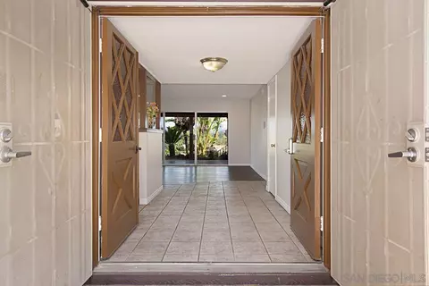 3369 Cristobal Way, Spring Valley, CA 91977 photo 4