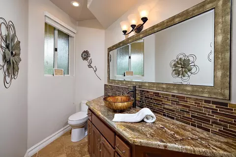 Bath - 13331 Old Winemaster Ct, Poway, CA 92064 photo 1 of 5