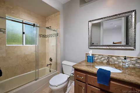 Bath - 13331 Old Winemaster Ct, Poway, CA 92064 photo 4 of 5
