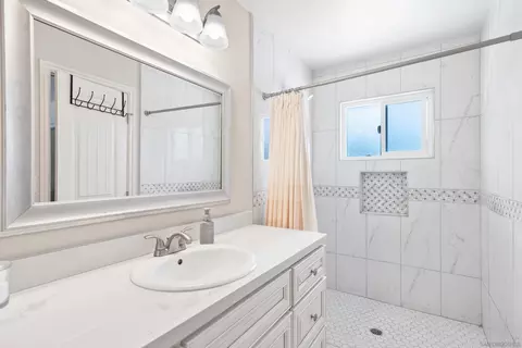 Bath - 5760 Kelton Ave, La Mesa, CA 91942 photo 1 of 2
