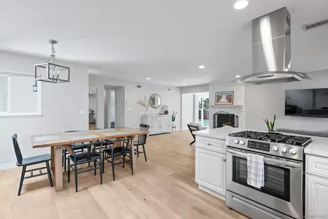 Dining - 5760 Kelton Ave, La Mesa, CA 91942 photo 1 of 2