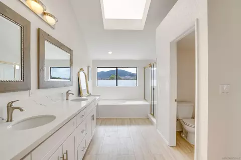 Bath - 908 Correa Ln, Spring Valley, CA 91977 photo 3 of 5