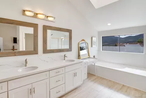 Bath - 908 Correa Ln, Spring Valley, CA 91977 photo 2 of 5