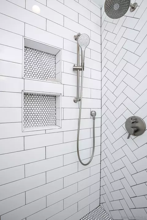 Bath - 4655 Edenvale Ave, La Mesa, CA 91941 photo 2 of 6