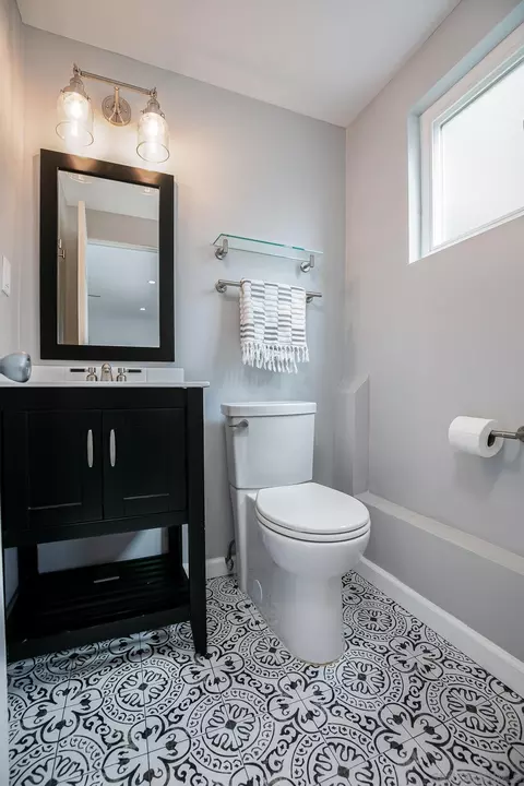 Bath - 4655 Edenvale Ave, La Mesa, CA 91941 photo 6 of 6